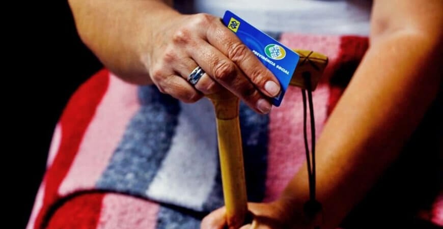 SUSPENSÃO -  INSS: Prova de vida de aposentados é suspensa até junho